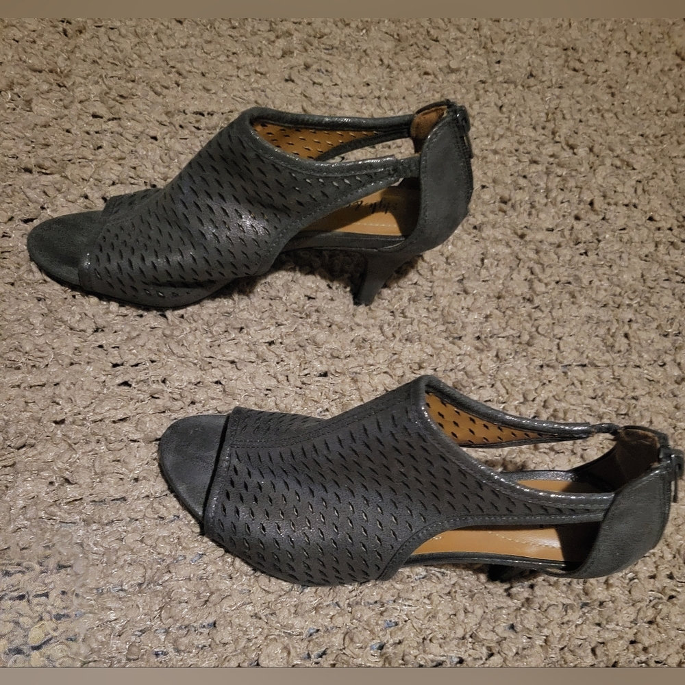 STYLE & CO Haddie Zip Up Ankle Shooties Gray Size 6 - Picture 3 of 15